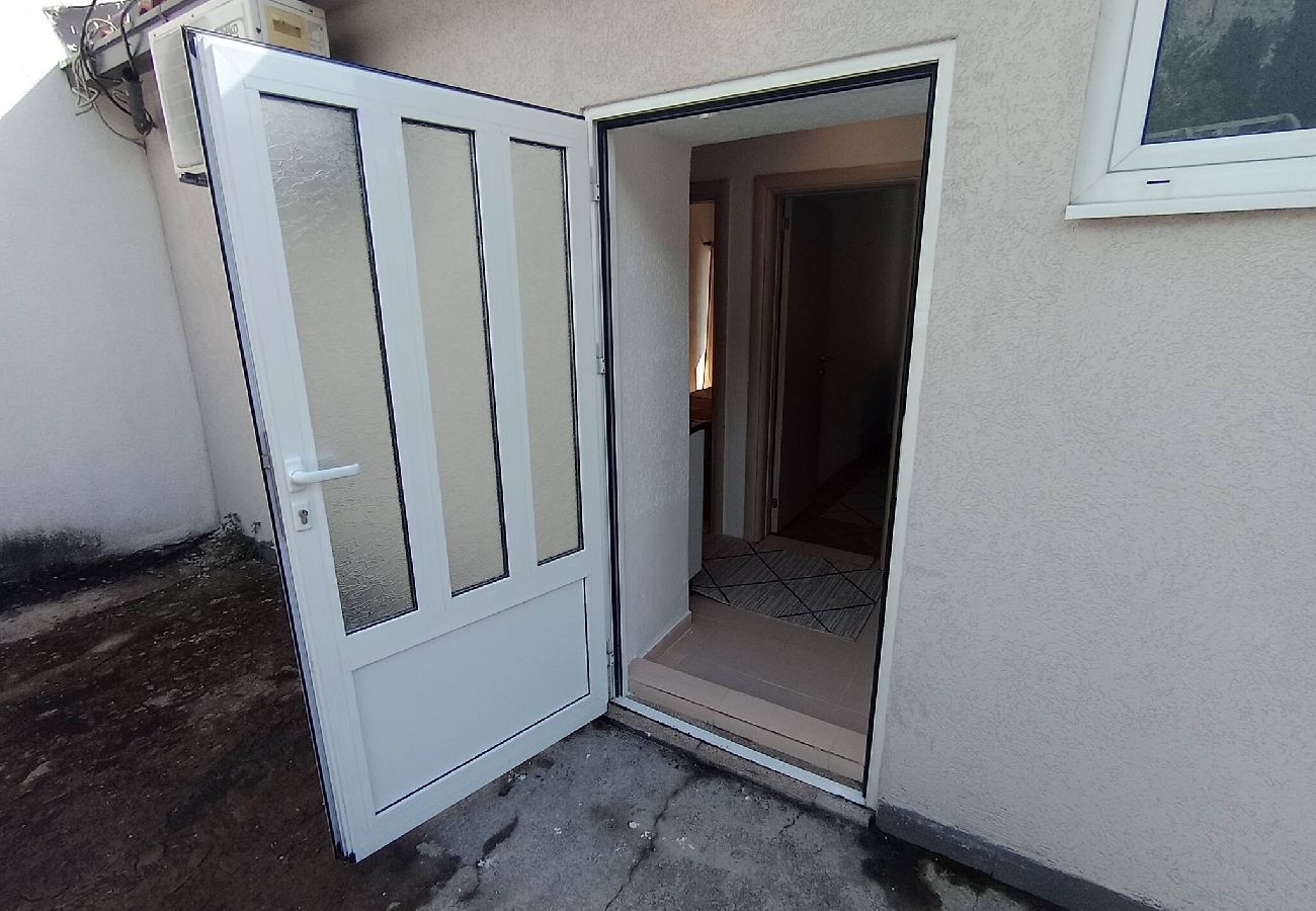 Apartment in Sutomore - Apartmani Lakovic - Enjoy the Beach