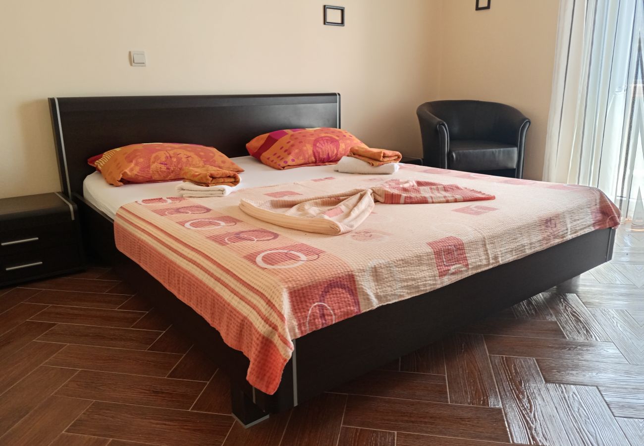 Apartment in Šušanj - Villa Delfin 1 -2-3-4  Apartments in Šušanj